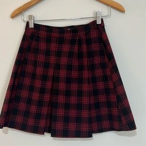 H&M black and red pleated miniskirt.
